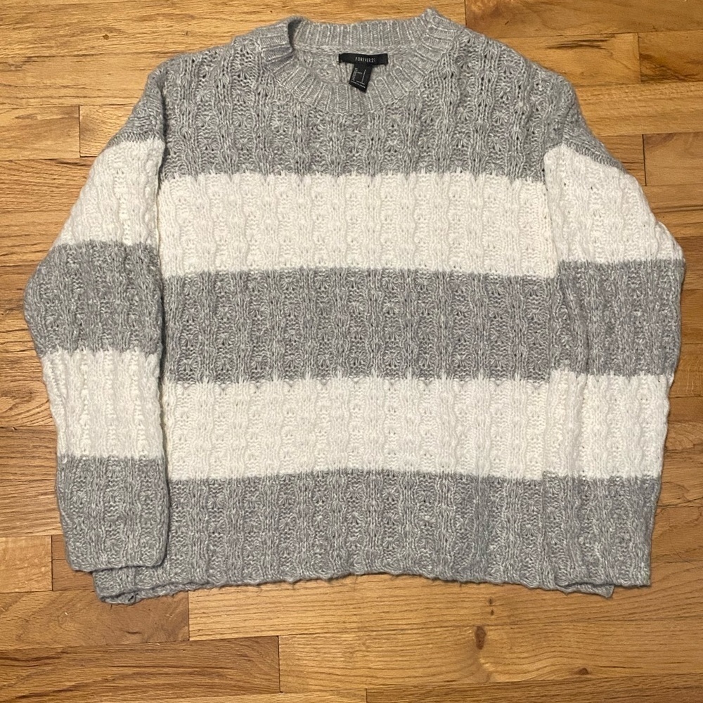 Forever 21 Knit Grey and White Sweater